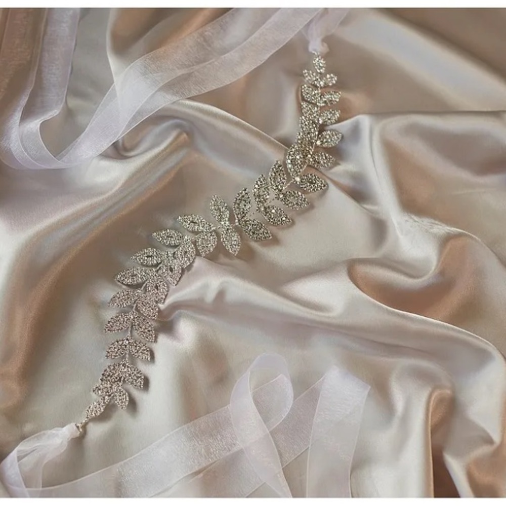 Southern Living Borrowed & Blue by Southern Living 2" Chevron Leaf Crystal Belt
